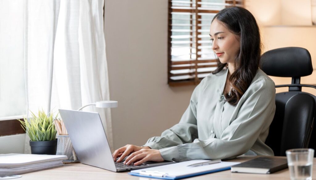 Współczesny świat prawa wymaga od prawników nie tylko głębokiej wiedzy i umiejętności analitycznych, ale także narzędzi, które pozwolą im na efektywną pracę w każdych warunkach