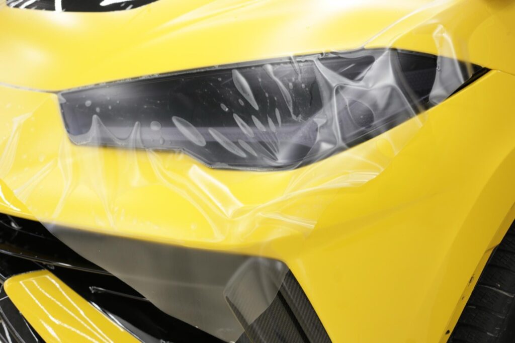 Decydując się na aplikację ceramicznej powłoki w Poznaniu, warto wziąć pod uwagę kilka istotnych faktorów